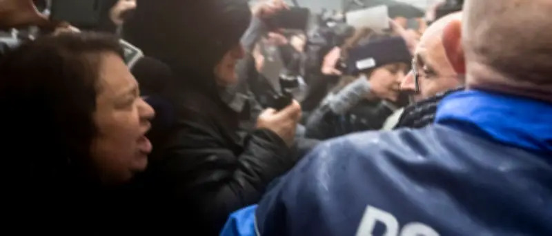 Silvesternachtsbrand in Crans-Montana: Polizei schützt Barbetreiber vor wütenden Angehörigen