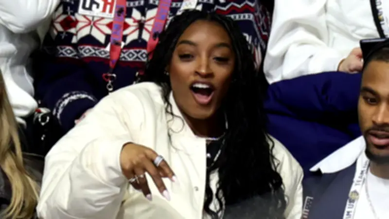 Simone Biles hilft Ilia Malinin: Turn-Ikone stützt Eiskunstlauf-Star nach Olympia-Debakel