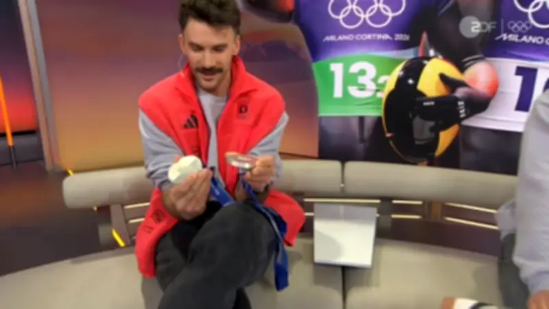 Skeleton-Star Axel Jungk entdeckt Fehler auf Olympia-Silbermedaillen im ZDF-Studio