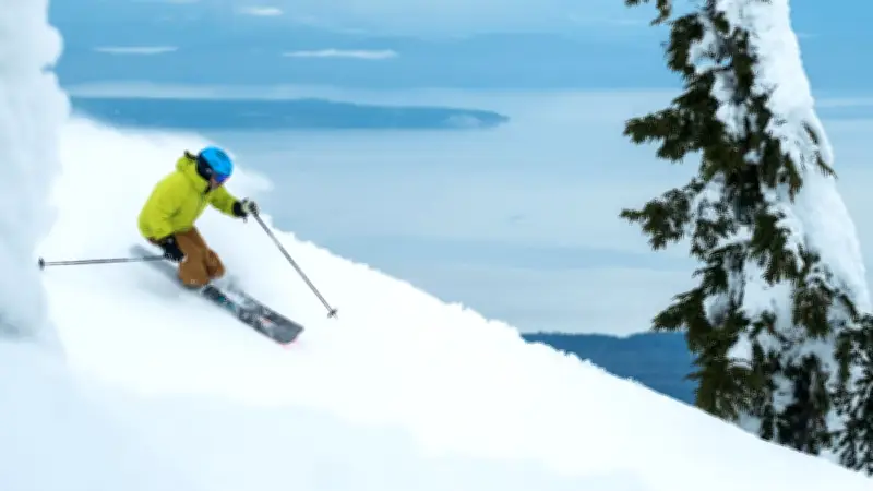 Skifahren mit Meerblick: Spektakuläre Kombinationen von Kanada bis Japan