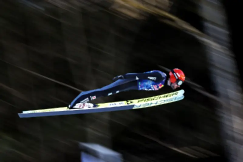 Skiflug-Premiere begeistert: Kombinierer kämpfen mit spektakulären Leistungen um Olympia-Zukunft