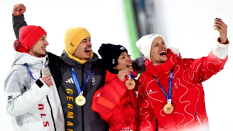 Skisprung-Star löst verrückte Wettschuld ein: Olympia-Medaille beschert Tattoo