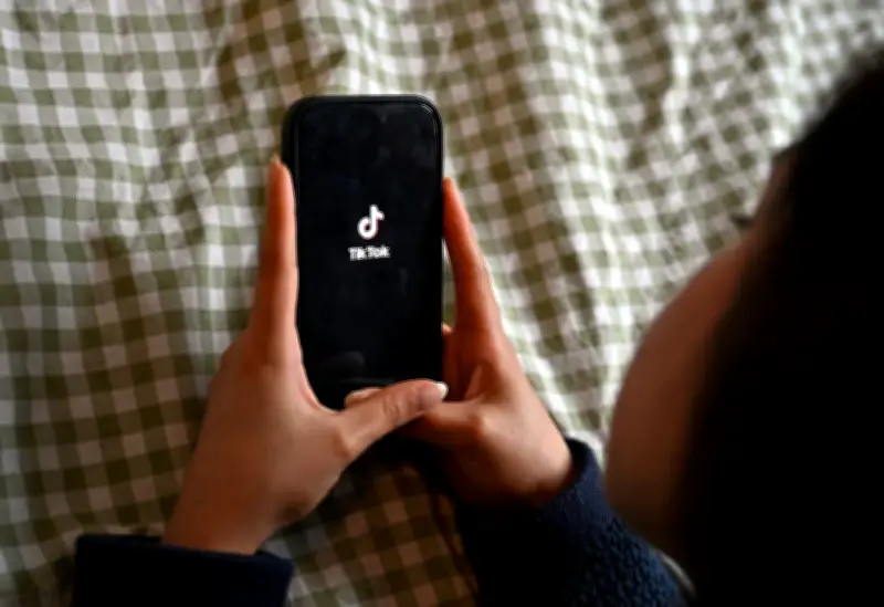 Social Media und Jugendliche: Wie endloses Scrollen die Psyche beeinflusst