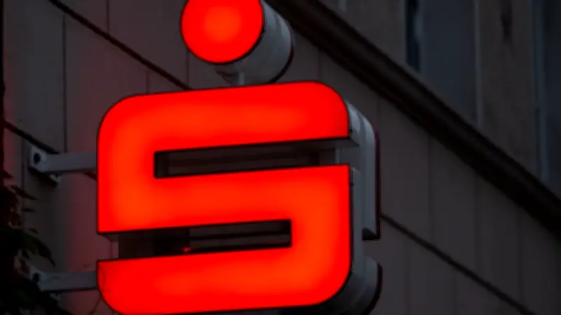 Sparkassen in Sachsen-Anhalt wachsen trotz Bankenflucht - Kunden vertrauen auf regionale Präsenz