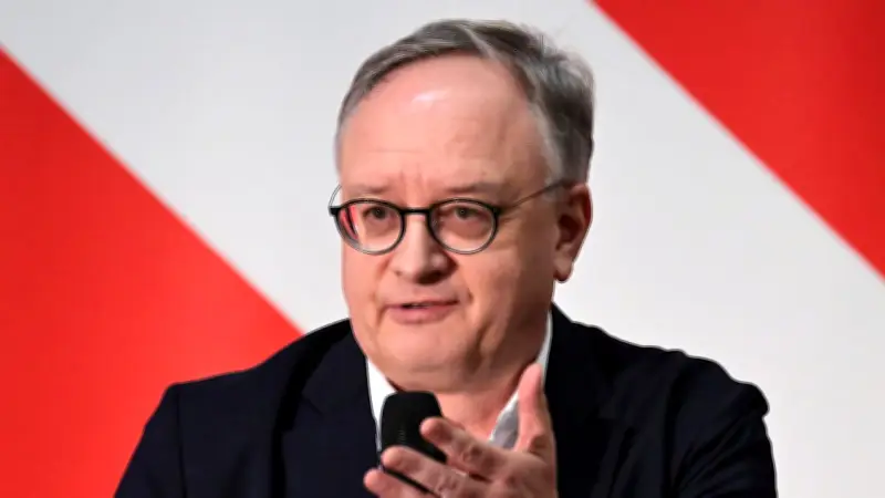 SPD-Kandidat Stoch entschuldigt sich für Feinkost-Einkaufsplan nach Tafel-Besuch