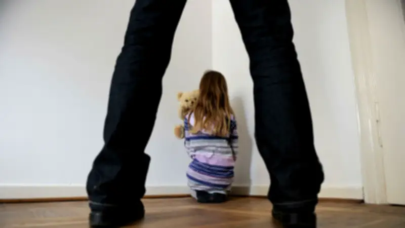 Staatsanwaltschaft ermittelt: Erzieher in katholischer Kita soll Kinder missbraucht haben