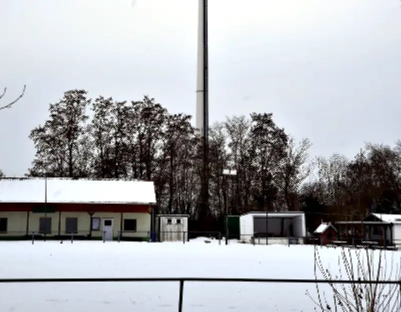 Stadt statt Verein: SV Germania Maasdorf verliert Einnahmen durch Funkmast-Miete
