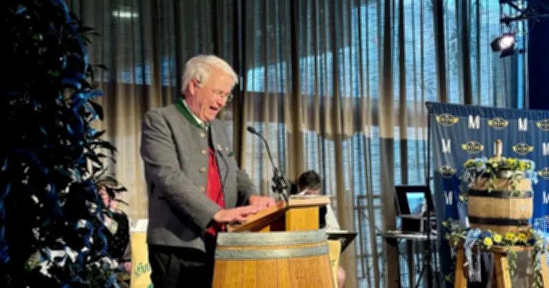 Starkbierfest in der Airbräu-Tenne: Kabarettist Krebs brilliert mit vier Rollen