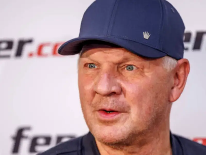 Stefan Effenberg rechnet mit VAR ab: 'Nur noch lächerlich' und fordert Ex-Spieler als Video-Schiedsrichter