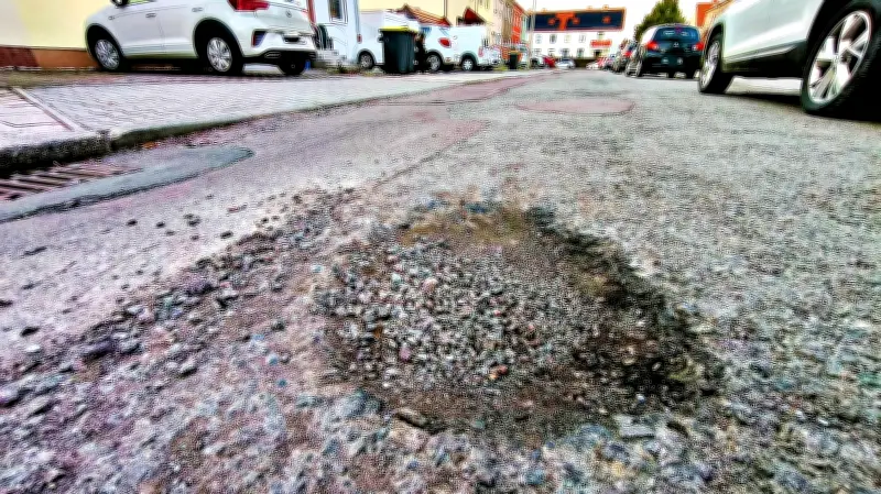 Straßenschäden nach Winter: Merseburg repariert Schlaglöcher auf Prioritätsstraßen
