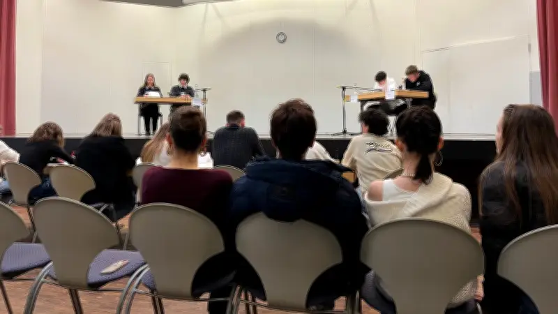 Streitkultur mit Haltung: Jugend debattiert in Halle fördert demokratische Kompetenzen