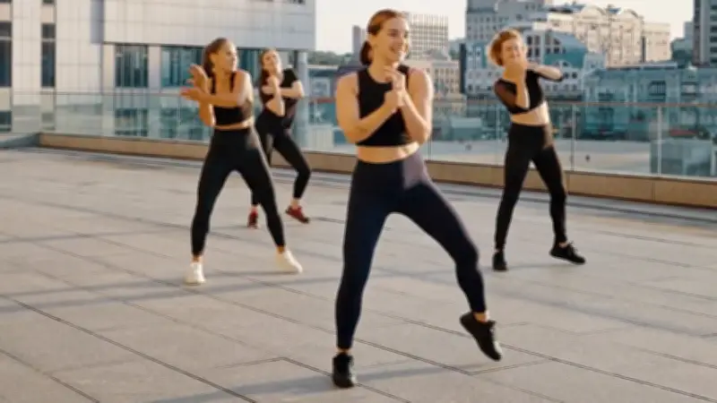 Studie belegt: Sport wie Zumba und Laufen wirksamer gegen Depressionen als Medikamente