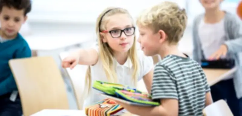 Studie enthüllt: Ab welchem Alter Kinder Bestechung ablehnen und Fairness entwickeln