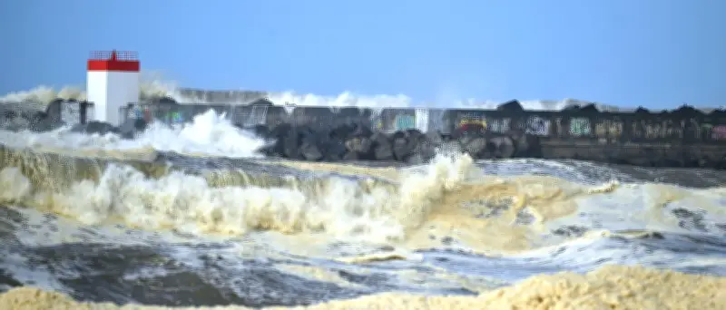 Sturmtief 'Nils' wütet in Frankreich: Zwei Tote, 450.000 ohne Strom und massive Lawinengefahr