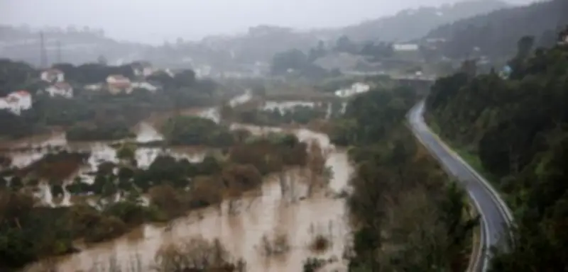 Sturmtief »Nils« wütet in Südwesteuropa: Todesopfer, Stromausfälle und eingestürzte Brücke