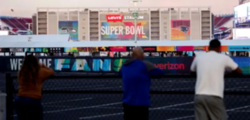 Super Bowl in Kalifornien: Halbzeitshow spiegelt tiefe Spaltung der USA wider