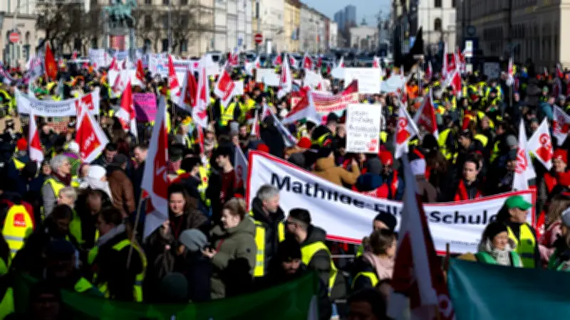 Tausende demonstrieren in Bayern bei Warnstreiks im öffentlichen Dienst