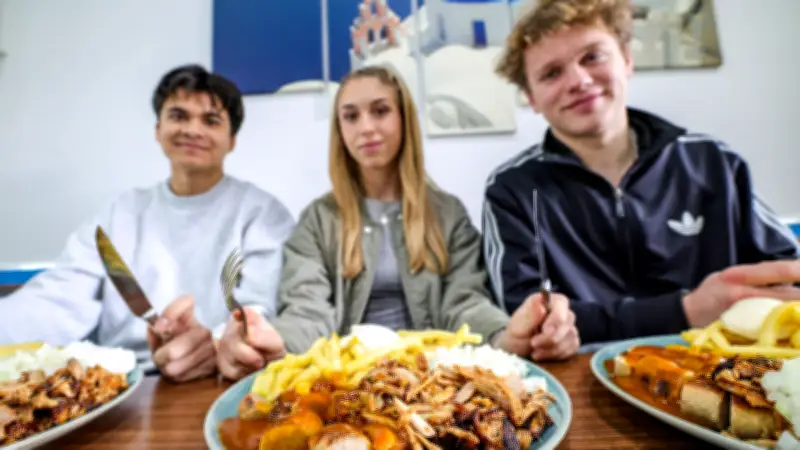 Taxi-Teller-Hype: Wie ein Fast-Food-Gericht aus dem Ruhrgebiet Ernährungsexperten alarmiert