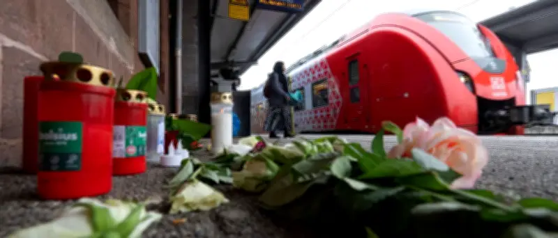 Tödlicher Angriff auf Zugbegleiter: Verdächtiger war am selben Tag bereits auffällig