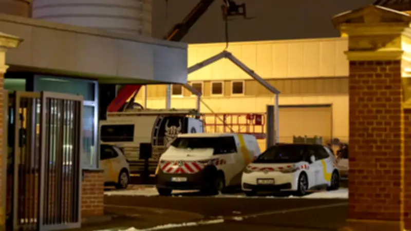 Tödlicher Arbeitsunfall in Leipzig: Monteur stürzt bei Hallenbau in den Tod