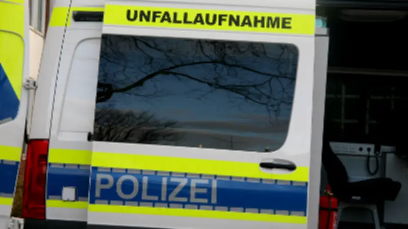 Tödlicher Auffahrunfall auf A24: Autobahn stundenlang gesperrt - Fahrer verstirbt