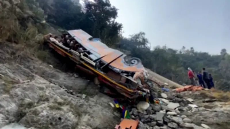 Tödlicher Busunfall in Nepal: 19 Menschen sterben bei Absturz in 200 Meter Tiefe