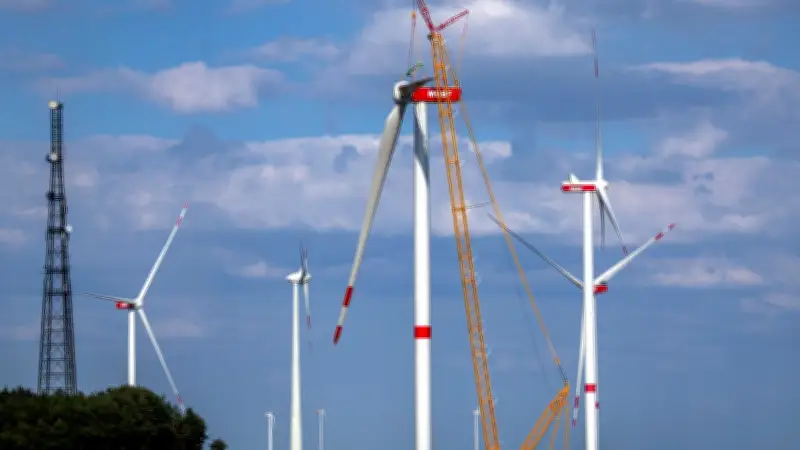 Tödlicher Sturz im Windrad-Turm: Zwei Arbeiter sterben bei dramatischem Arbeitsunfall