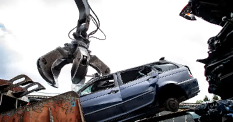 Tödlicher Unfall auf Obersendlinger Schrottplatz: 82-Jähriger in Auto-Wrack übersehen