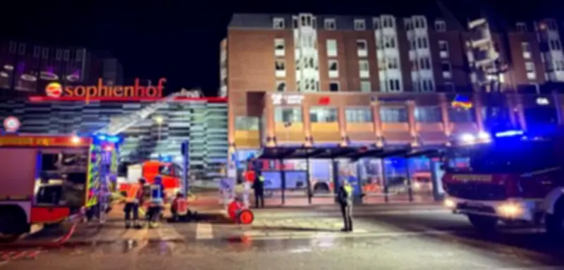 Tödlicher Wohnungsbrand in Kiel: 81-Jähriger stirbt über Einkaufszentrum Sophienhof