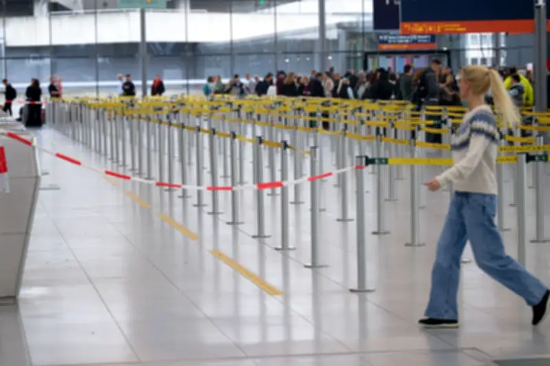 Technische Störung legt Flughafen Köln/Bonn lahm - Polizeieinsatz nach Sicherheitspanne