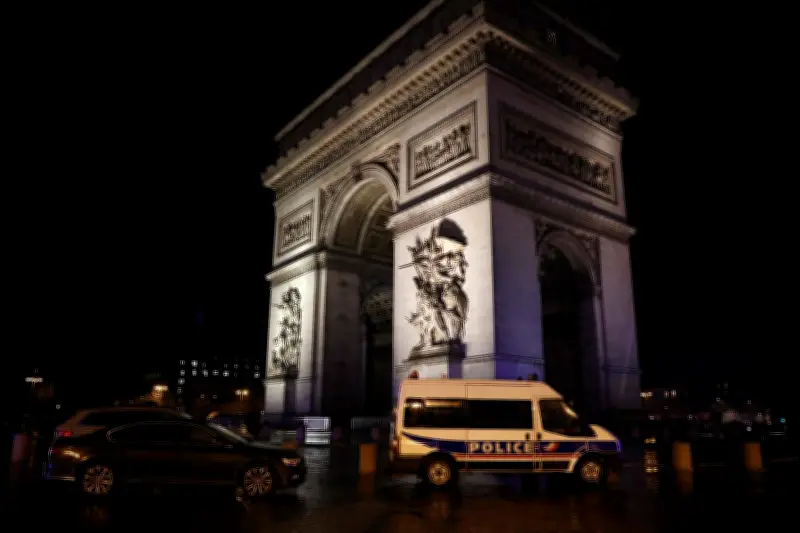 Terroranschlag am Pariser Triumphbogen: Gendarm unverletzt - Angreifer getötet