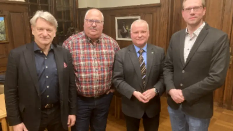 Teterows Bürgermeister-Kandidaten verraten: So viel Humor steckt in der Kommunalpolitik