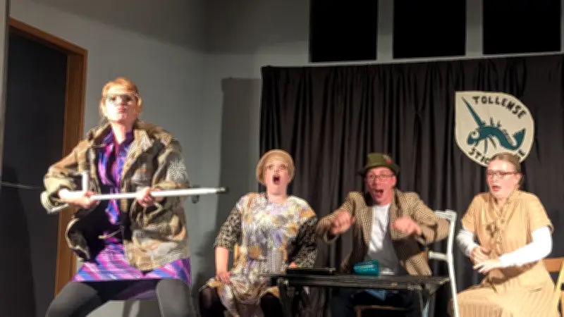 Theater-Kabarett Tollense-Stichlinge mit Doppelauftritt im Neubrandenburger Keller