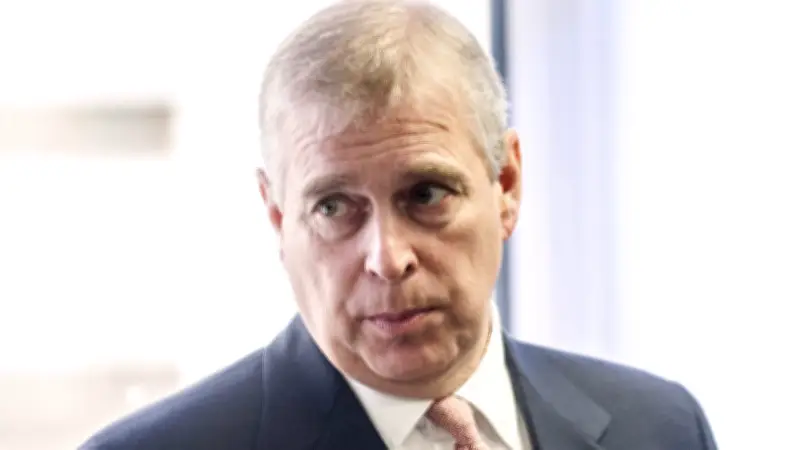 Therapeutin enthüllt: Ließ sich Prinz Andrew im Buckingham Palace nackt massieren?