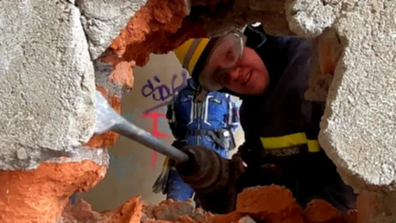 THW Halle im Einsatz: Spezialisten durchbrechen Wände in alter Hettstedter Großbäckerei