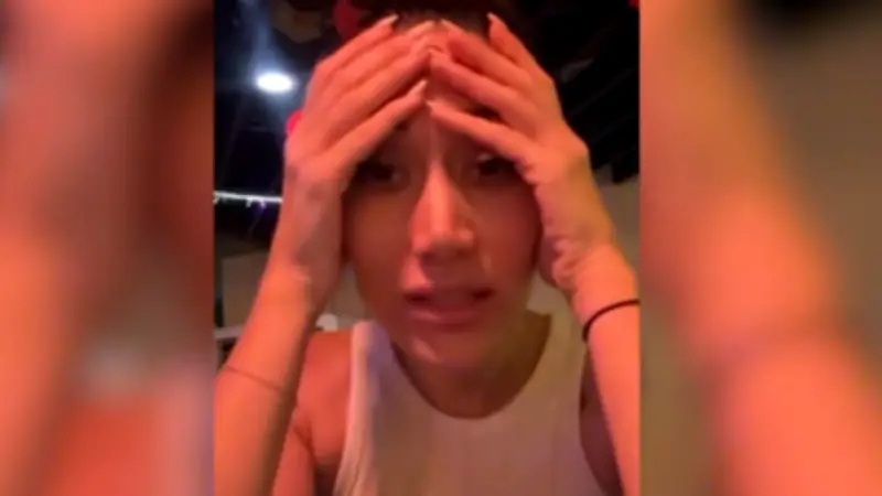 Tomaten-Soße im Flugzeug: Samira Yavuz erlebt Kleiderpanne nach Dschungelcamp