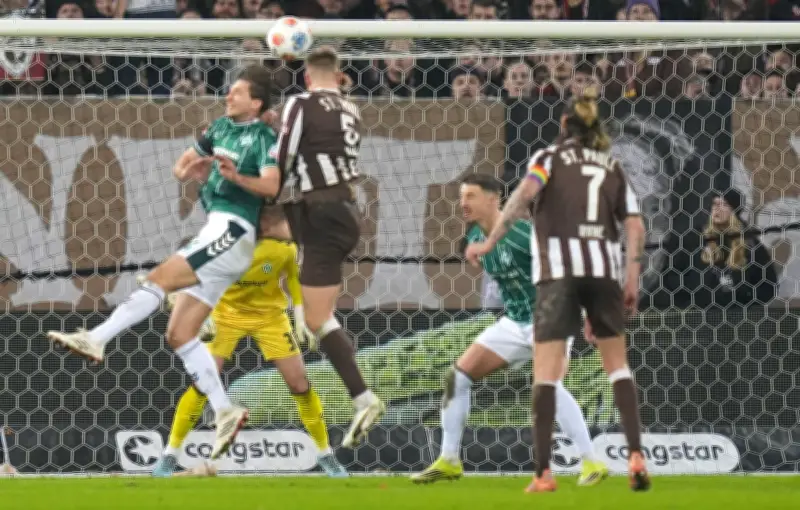 Torwartfehler entscheidet Krisengipfel: St. Pauli schlägt Werder Bremen