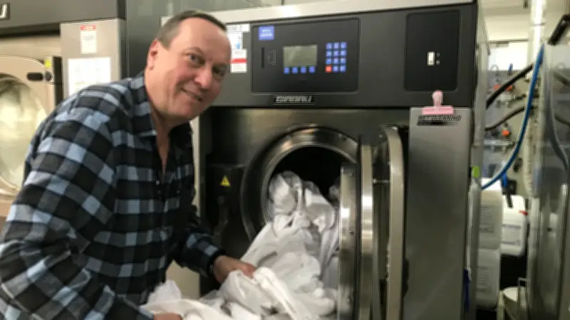 Traditionsbetrieb in Güstrow: Warener Waschfee übernimmt Textilreinigung mit 140-jähriger Geschichte