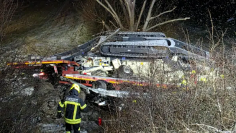 Tragödie auf der A9: 44-jähriger Lkw-Fahrer stirbt bei Unfall in Graben
