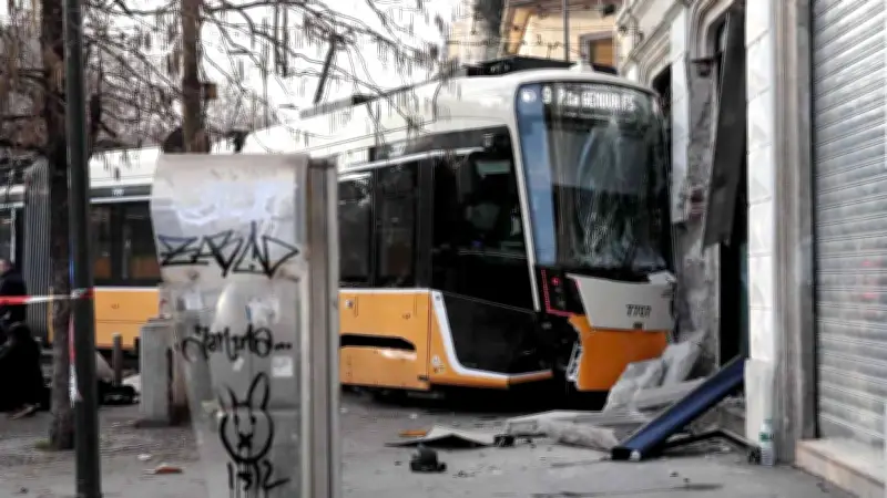 Tragödie in Mailand: Straßenbahn entgleist – Ein Todesopfer und 39 Verletzte