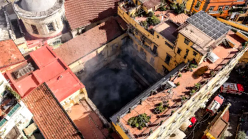 Tragödie in Neapel: Traditions-Theater Teatro Sannazaro durch Feuer komplett zerstört