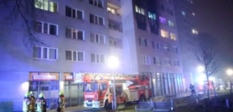 Tragischer Hochhausbrand in Berlin: Kind stirbt, mehrere Schwerverletzte