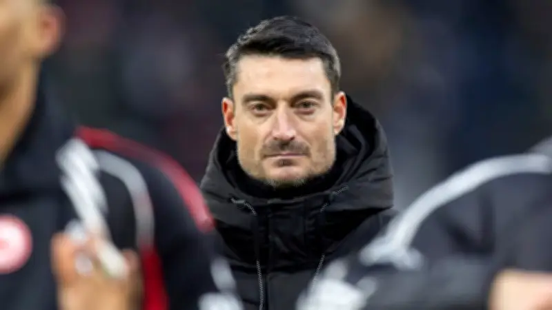 Trainer Riera verrät: Seine geheimen Methoden für die Eintracht-Stars vor dem Spiel