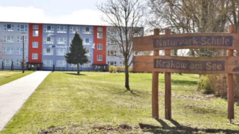 Trauer an Naturpark-Schule: Stiller Abschied nach tödlichem Schlittenunfall eines Elfjährigen
