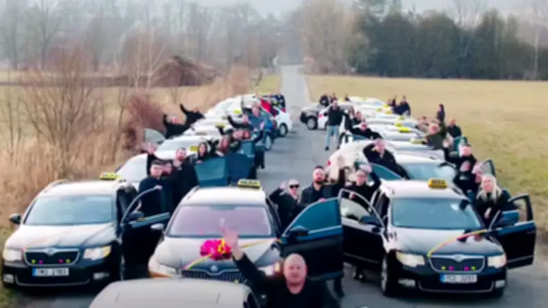 Trauerzug für ermordete Taxifahrerin Jaroslava: Kollegen nehmen mit geschmückten Autos Abschied