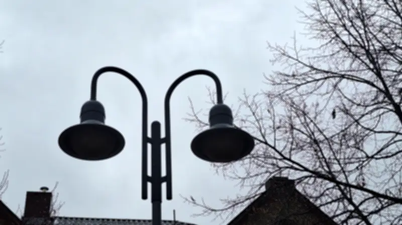 Trebnitz im Dunkeln: Straßenbeleuchtung fällt komplett aus - Fachfirma sucht Ursache