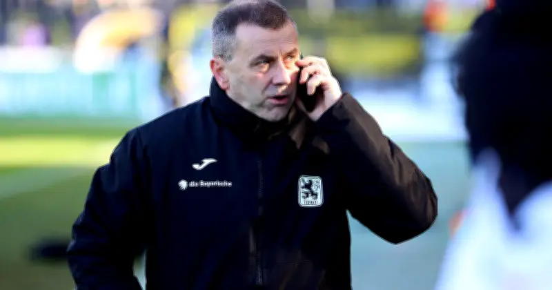 TSV 1860 München: Sport-Boss Manfred Paula kritisiert Transferpolitik der Vorgänger