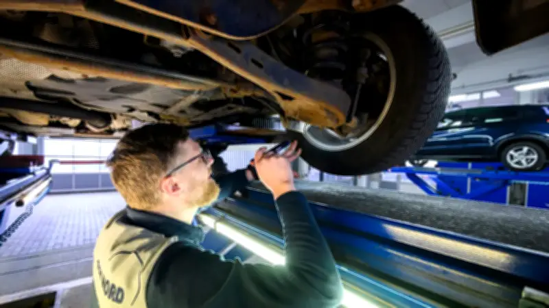 TÜV-Plakette verloren: Die 10 häufigsten Ursachen und wie Sie vorbeugen können