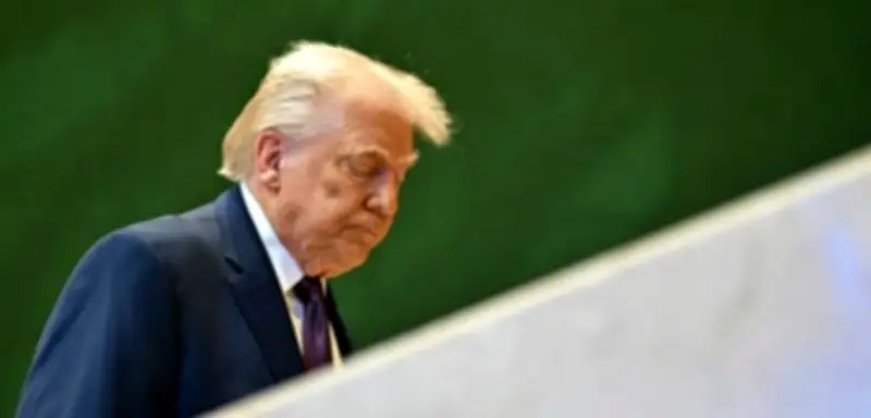 Umfragen zeigen tiefe Unzufriedenheit: Trumps Zustimmungswerte auf historischem Tiefstand