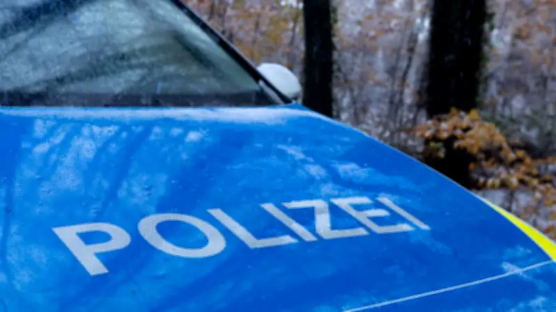 Unfall, Flucht und Faustschlag: 81-Jähriger attackiert Enkel seiner Unfallgegnerin in Bürgel
